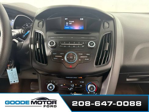 Used 2015 Ford Focus SE FWD image 11