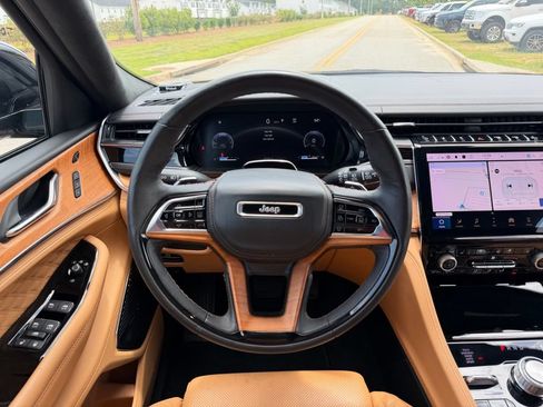 Used 2025 Jeep Grand Cherokee L Summit AWD/4WD image 28