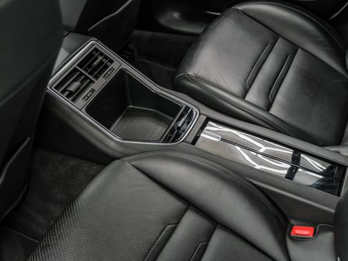 Used 2019 Porsche Panamera 4 image 36