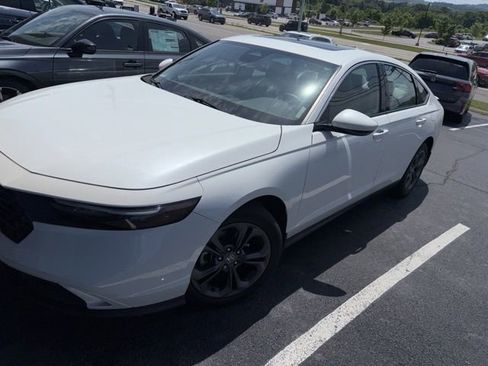 Used 2023 Honda Accord EX image 2