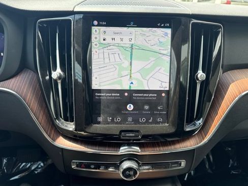 Certified 2024 Volvo XC60 B5 Plus w/ Protection Package Premier AWD/4WD image 24