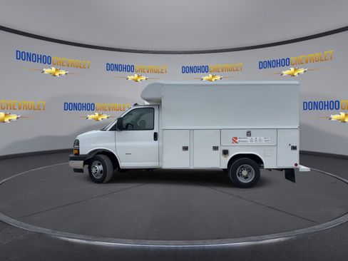 New 2025 Chevrolet Express 3500 w/ Power Convenience Package RWD image 4
