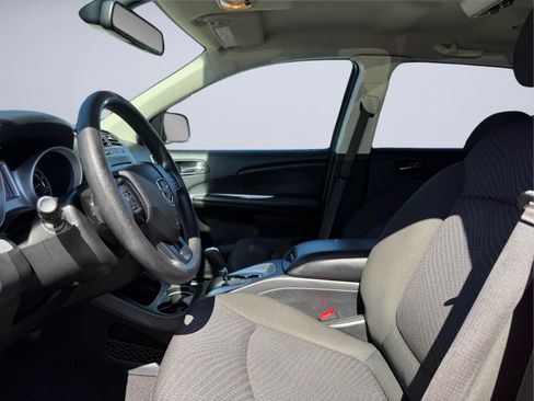 Used 2019 Dodge Journey SE w/ Blacktop Package FWD image 14