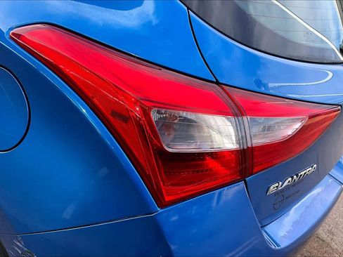 Used 2017 Hyundai Elantra GT image 25