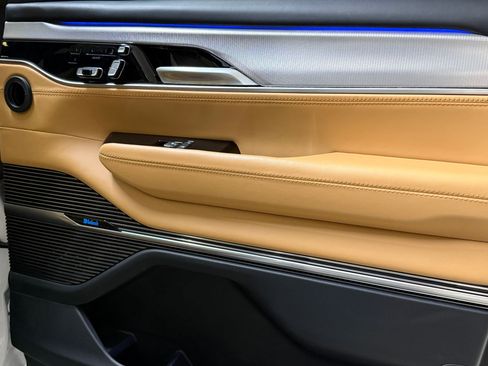 Used 2022 Jeep Grand Wagoneer Series III w/ Rear Seat Video Group 1 image 57