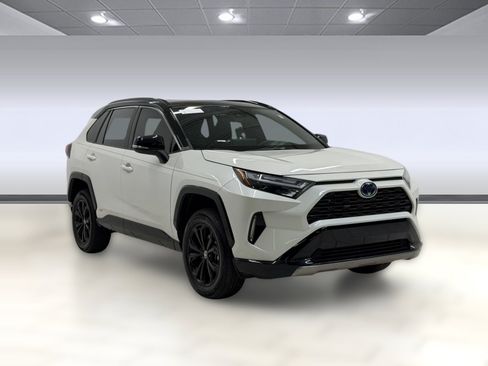 Used 2022 Toyota RAV4 XSE AWD/4WD image 6