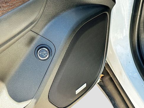 Used 2023 GMC Acadia Denali w/ Denali Ultimate Package image 19