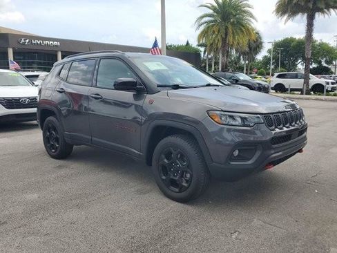 Used 2024 Jeep Compass Trailhawk AWD/4WD image 3