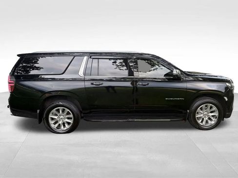 Used 2022 Chevrolet Suburban Premier w/ Premium Package AWD/4WD image 9