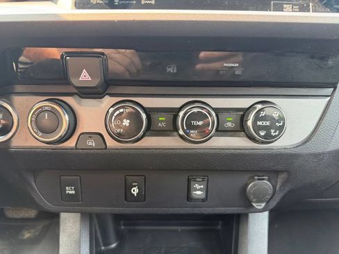 Used 2017 Toyota Tacoma TRD Off-Road w/ Tow Package (A/T) AWD/4WD image 19