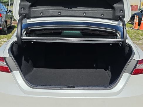 Used 2020 Toyota Camry XLE FWD image 7