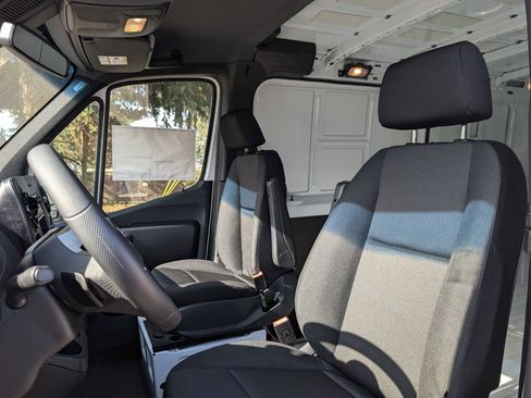 Used 2025 Mercedes-Benz Sprinter 2500 image 24