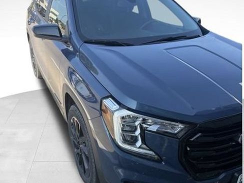 Used 2024 GMC Terrain SLE w/ Driver Convenience Package AWD/4WD image 2