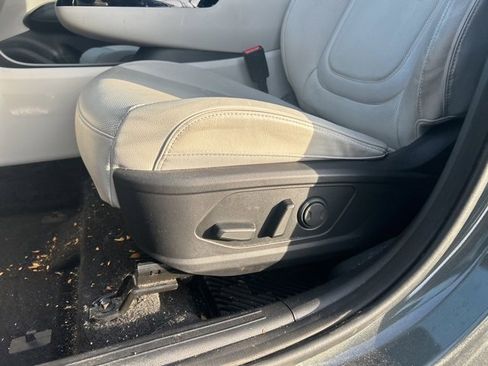 Used 2025 Hyundai Tucson Limited image 12