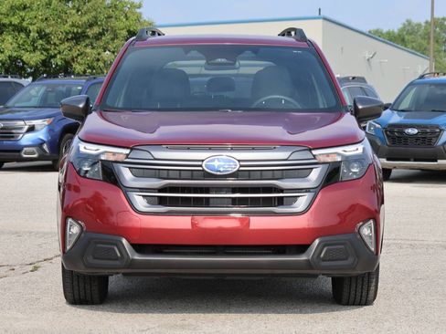 Used 2025 Subaru Forester Premium AWD/4WD image 5