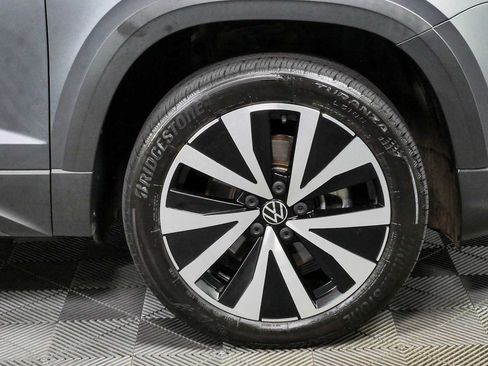 Certified 2022 Volkswagen Taos SE FWD image 9