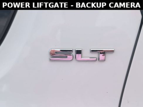 Used 2017 GMC Acadia SLT AWD/4WD image 4