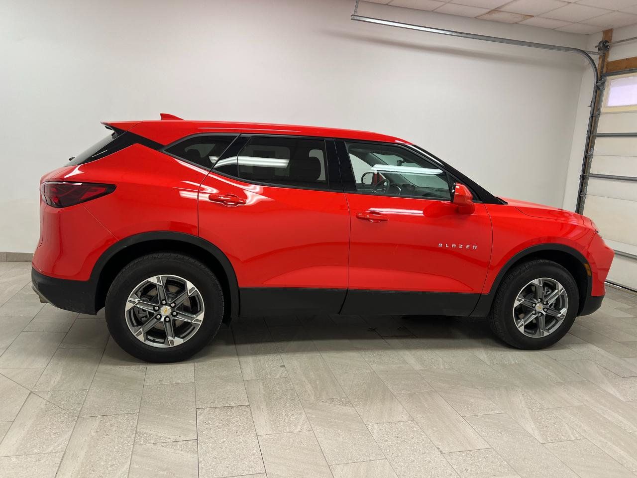 Used 2026 Chevrolet Blazer LT FWD image 5
