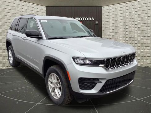 New 2026 Jeep Grand Cherokee Laredo image 2