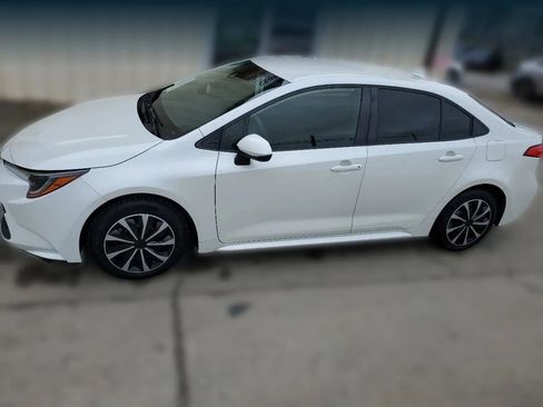 Used 2020 Toyota Corolla LE image 4
