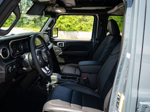 New 2026 Jeep Wrangler Unlimited Sahara AWD/4WD image 14