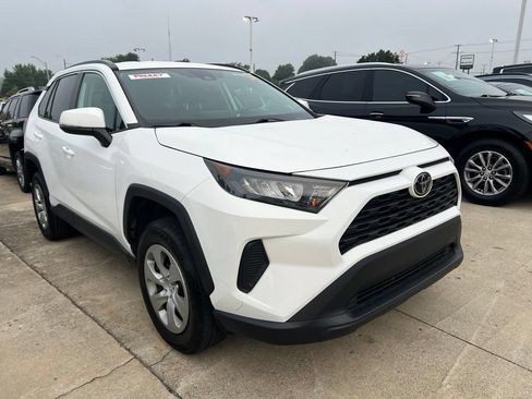 Used 2021 Toyota RAV4 LE AWD/4WD image 2