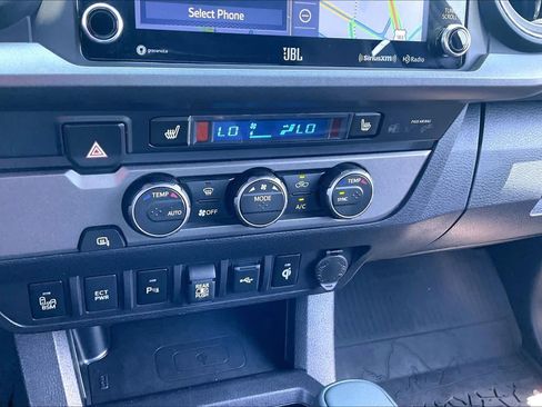 Used 2022 Toyota Tacoma TRD Sport w/ TRD Premium Sport Package RWD image 33