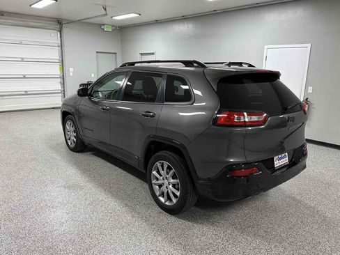 Used 2018 Jeep Cherokee Latitude image 5