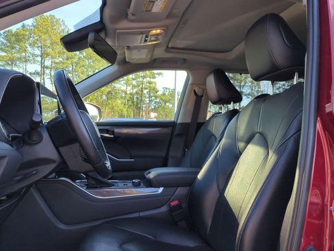 Used 2022 Toyota Highlander Limited image 15