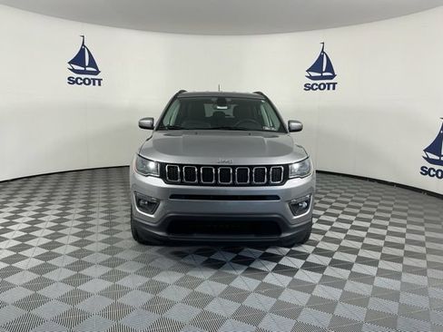 Used 2019 Jeep Compass Latitude AWD/4WD image 2