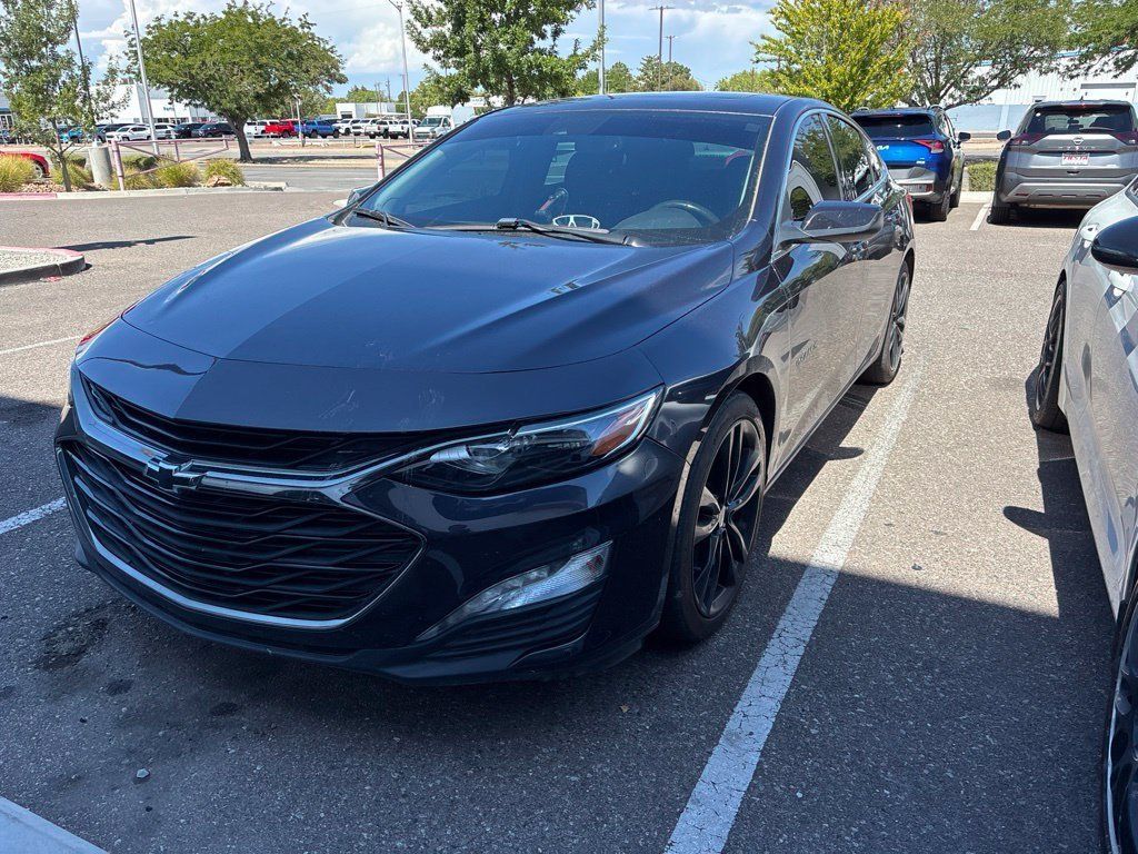 Used 2022 Chevrolet Malibu LT w/ Leather Package FWD image 2