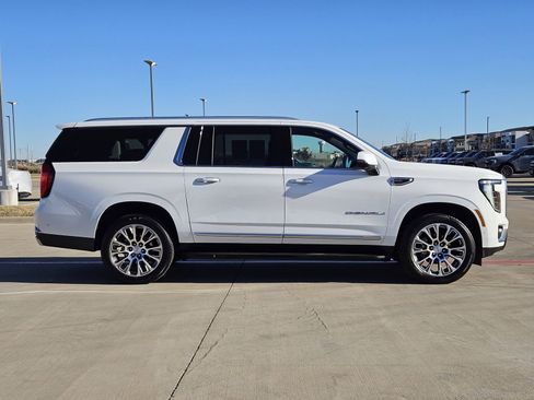 Used 2025 GMC Yukon XL Denali image 6