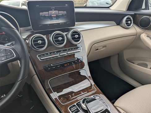 Used 2018 Mercedes-Benz GLC 300 image 24