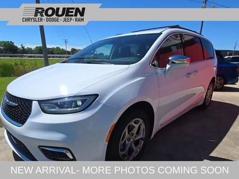 Used 2022 Chrysler Pacifica Limited FWD image 1