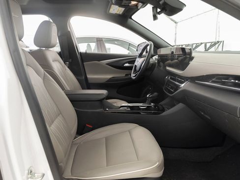 Used 2025 Buick Envista Avenir FWD image 27