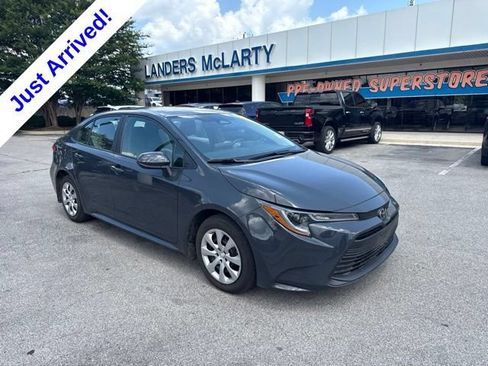 Used 2025 Toyota Corolla LE FWD image 1