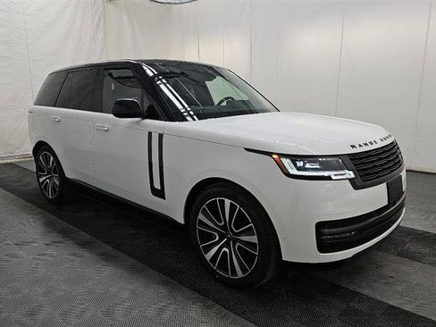 Used 2024 Land Rover Range Rover SE AWD/4WD image 3