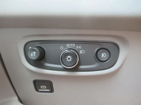 Used 2023 GMC Terrain SLT FWD image 21