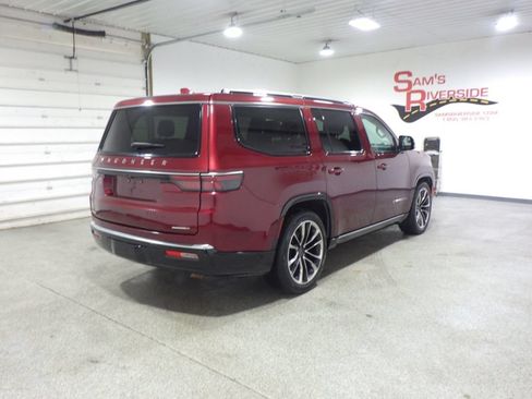 Used 2022 Jeep Wagoneer Series III w/ Premium Group I AWD/4WD image 4