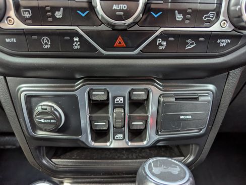 Used 2021 Jeep Wrangler Unlimited Sahara image 23