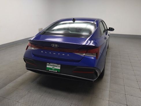 Used 2025 Hyundai Elantra SE FWD image 7