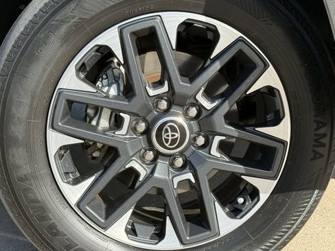 Used 2023 Toyota Tundra Limited w/ Power Package AWD/4WD image 10