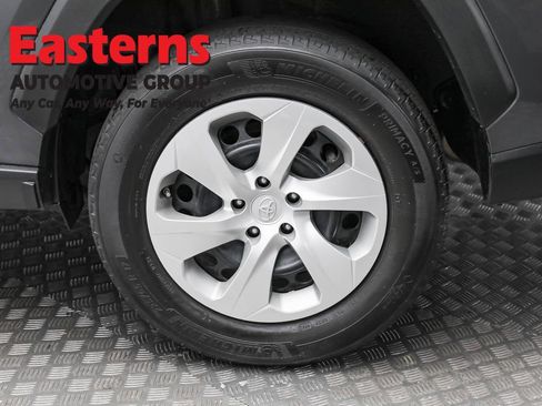 Used 2022 Toyota RAV4 LE image 8