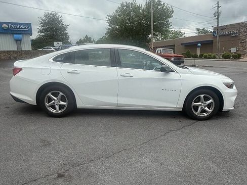 Used 2017 Chevrolet Malibu LS FWD image 5