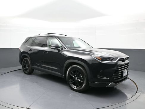Used 2024 Toyota Grand Highlander AWD image 4