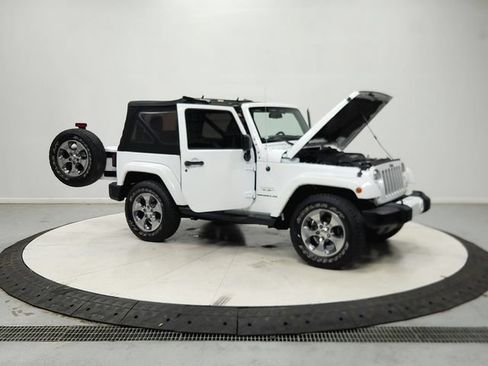 Used 2016 Jeep Wrangler Sahara w/ Connectivity Group AWD/4WD image 10