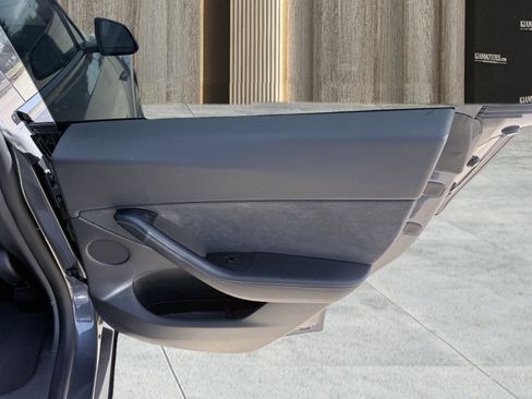 Used 2022 Tesla Model Y Performance image 32