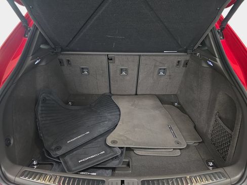 Used 2023 Porsche Macan AWD/4WD image 30