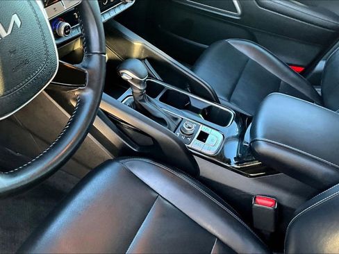 Used 2022 Kia Telluride LX image 20