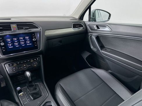Used 2020 Volkswagen Tiguan SE image 23